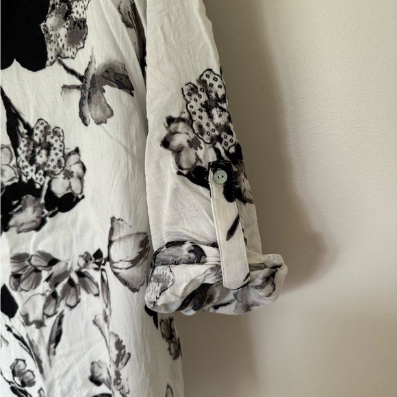 DR2 Black & White Floral Blouse - Picture 3 of 5